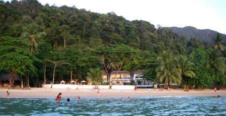 Sea view of the Siam Beach resort pool and hotel